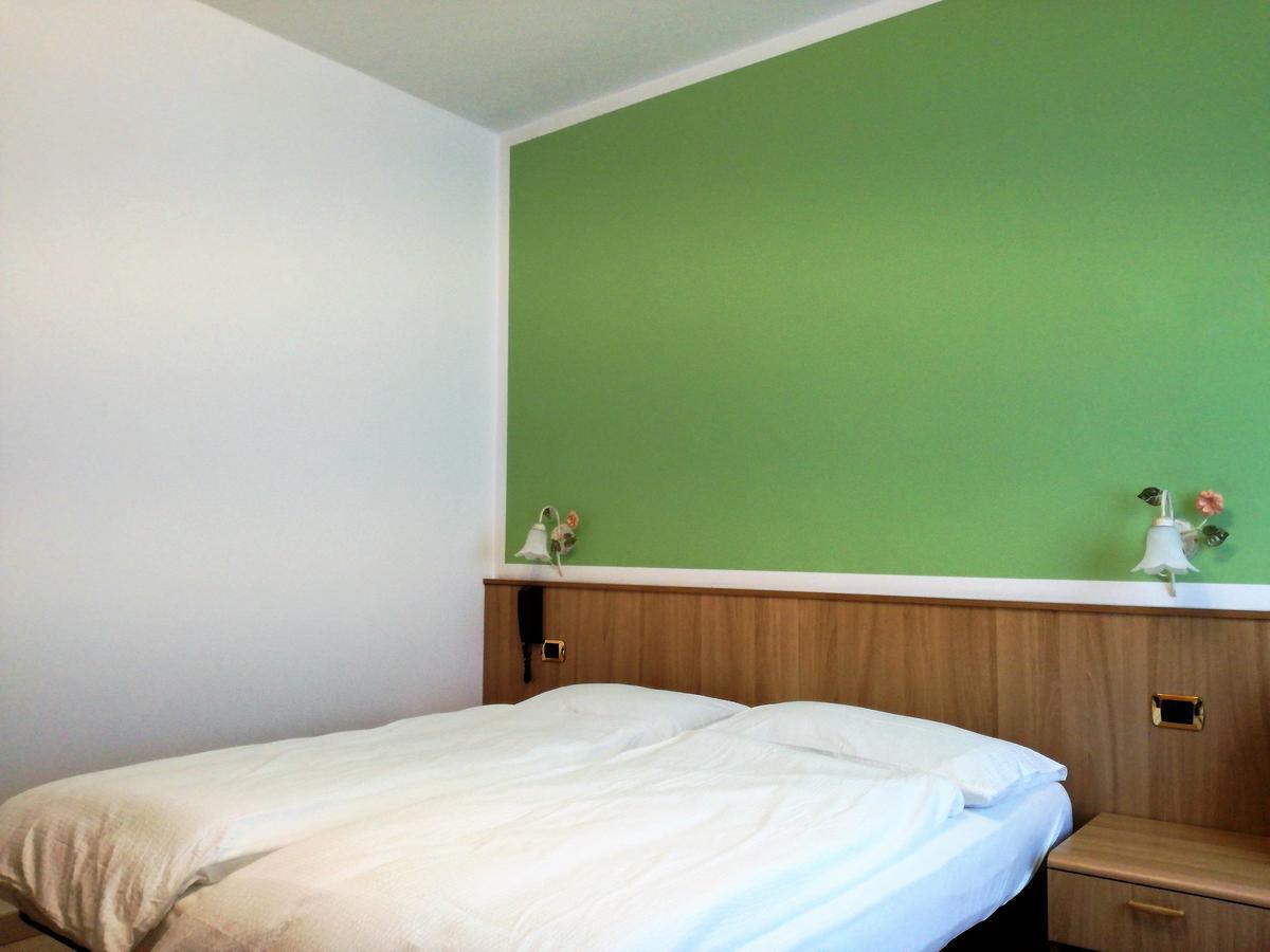Green Base Hotel B&B Мале Экстерьер фото